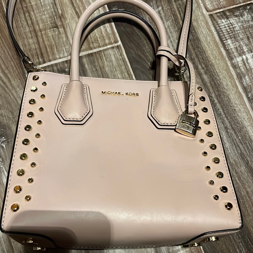 Michael kors cross body , lightly used